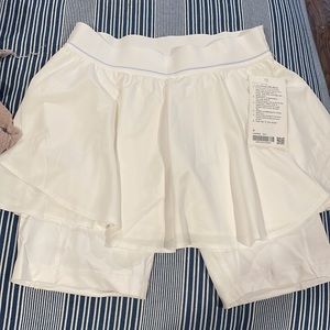 🤍 BNWT Lululemon court rival HR skirt